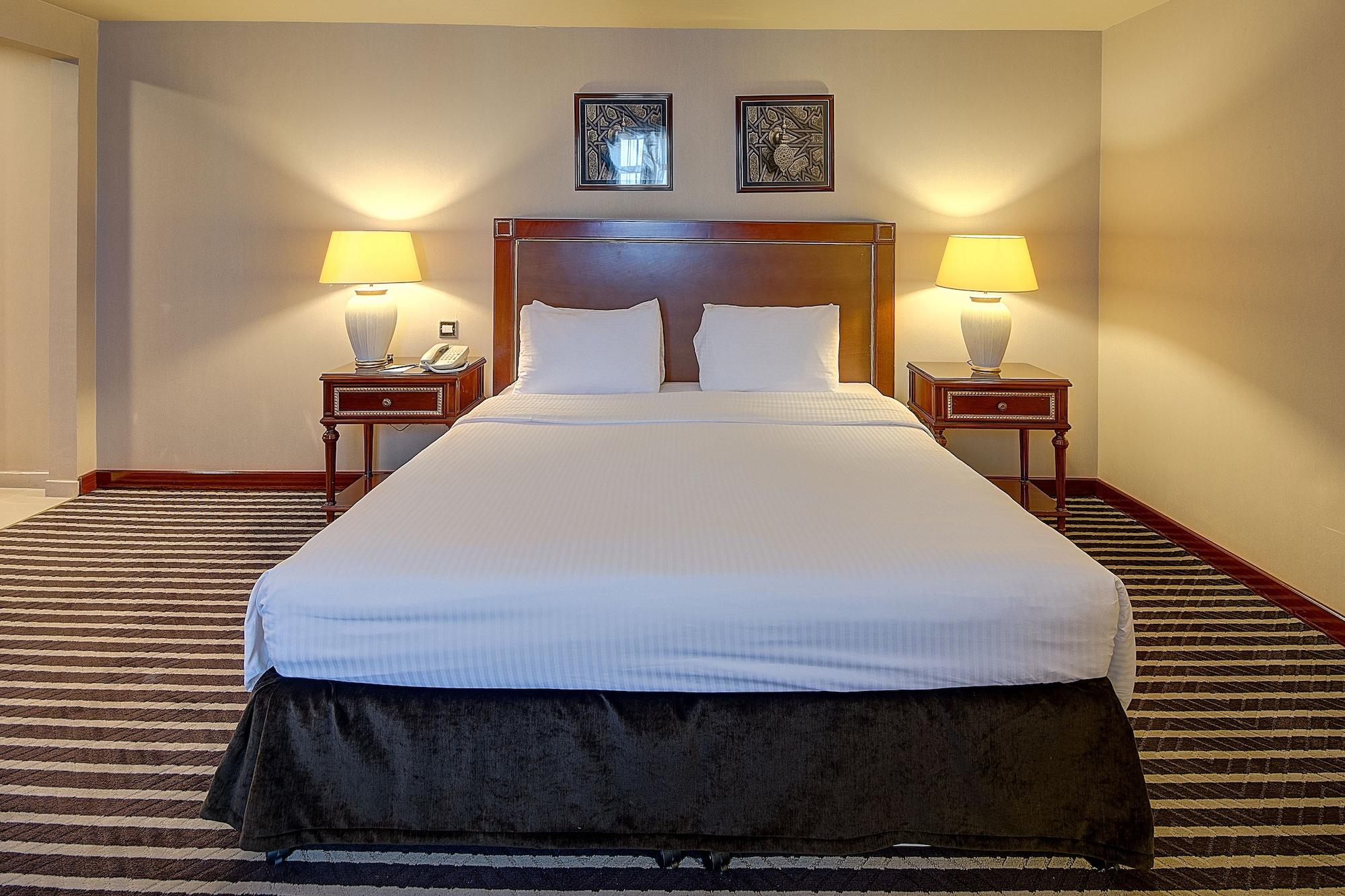 Royal Ascot Hotel Dubai Bagian luar foto